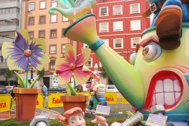 Las fallas, ayrıntıları renkli çiçekler