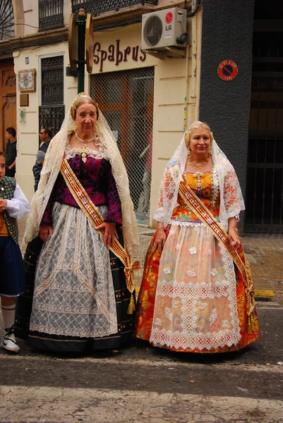 Молодая женщина одета, Fallera в Валенсии . — стоковое фото