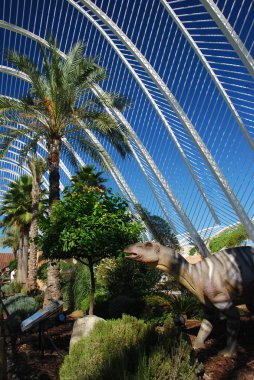 mekanik dinozor l'umbracle içinde
