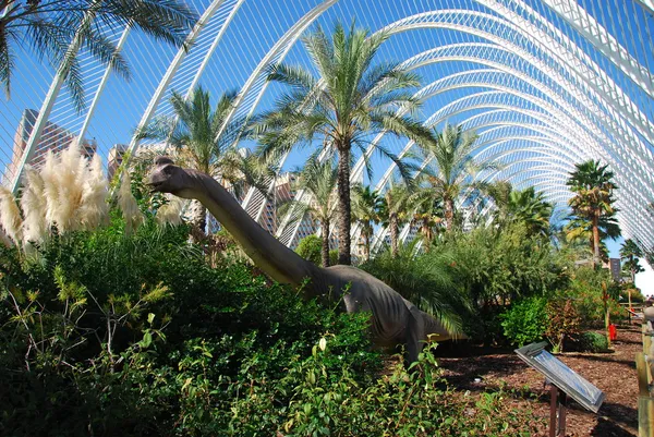 Mechanické dinosaurus v l'umbracle — Stock fotografie