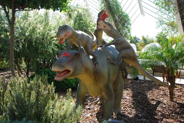 Dinossauro mecânico em L 'Umbracle — Fotografia de Stock