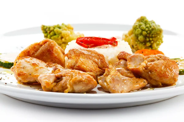 Fried chicken nuggets, white rice and vegetables — Stock Photo, Image