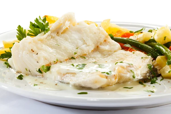 Fish dish - fish fillet, French fries and vegetables — Stock Photo, Image