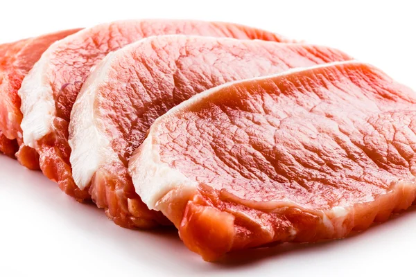 Carne di maiale cruda fresca su sfondo bianco — Foto Stock