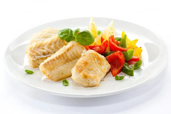 Fish dish - fried fish fillets and vegetables — Stock Photo, Image