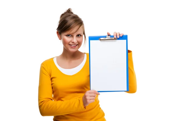Mujer sujetando bloc de notas aislado sobre fondo blanco — Foto de Stock