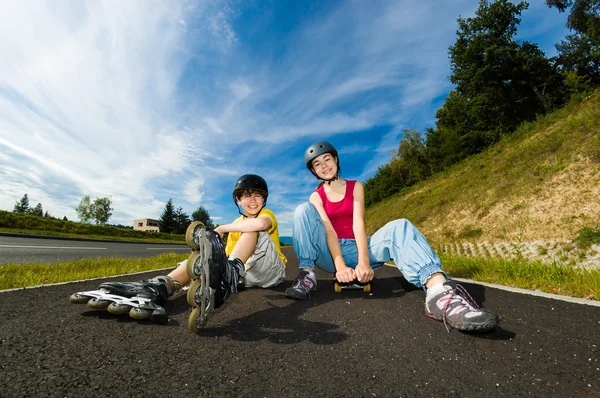 Active young - rollerblading, skateboarding — Stock Photo, Image