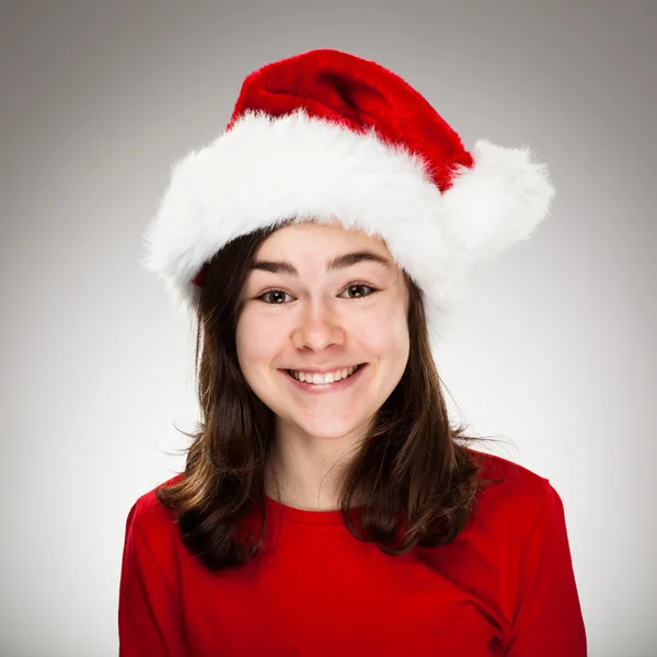 Retrato de menina bonita usando chapéu de Papai Noel — Fotografia de Stock