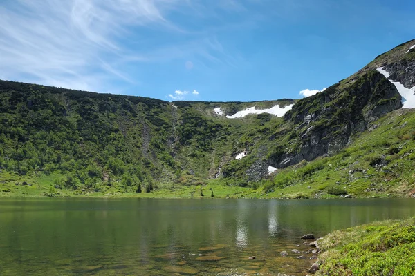 Jezioro górskie — Zdjęcie stockowe