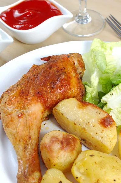 Chicken and garnish — Stock Photo, Image