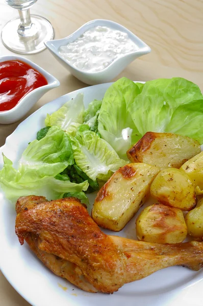 Chicken and garnish — Stock Photo, Image