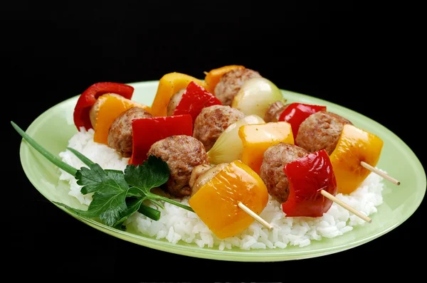 Grilled kebab and vegetables — Stock Photo, Image