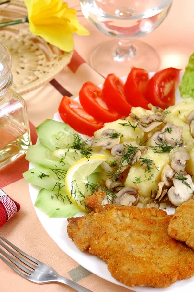 Cutlet with vegetables ,potatoes and champignons — Stock Photo, Image