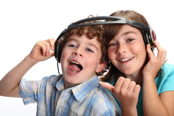 Kids listening to music — Stock Photo, Image