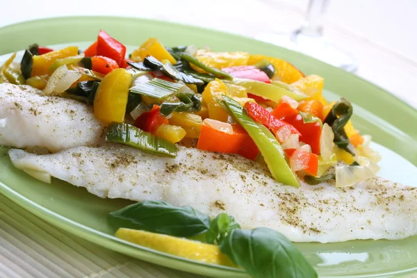 Peixe e legumes cozidos — Fotografia de Stock