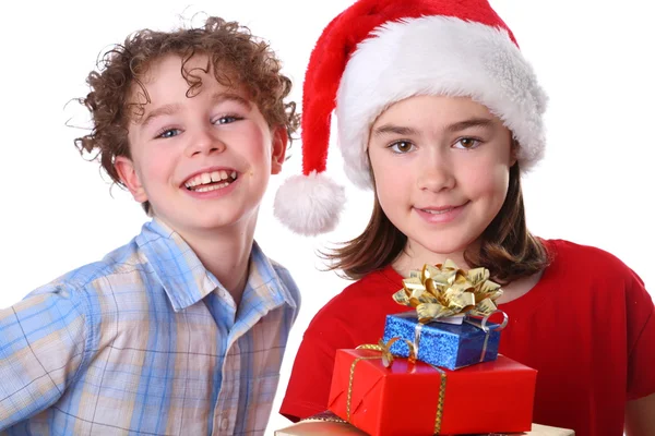 Menino e menina no chapéu de Papai Noel — Fotografia de Stock