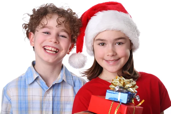 Noel Baba şapkalı kız ve erkek — Stok fotoğraf