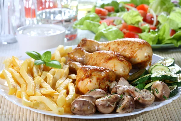 Roast chicken, french fries, vegetables — Stock Photo, Image