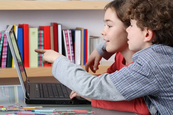 Girl and boy learning — Stock Photo, Image