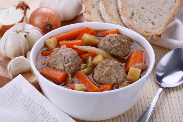 Gemüsesuppe mit gekochtem Fleisch — Stockfoto