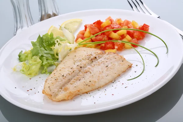 Plato de pescado —  Fotos de Stock