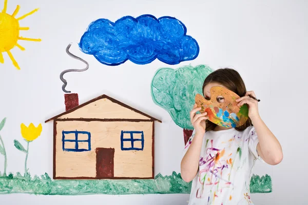 Girl painting on wall — Stock Photo, Image