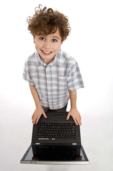 Jongen met laptop — Stockfoto