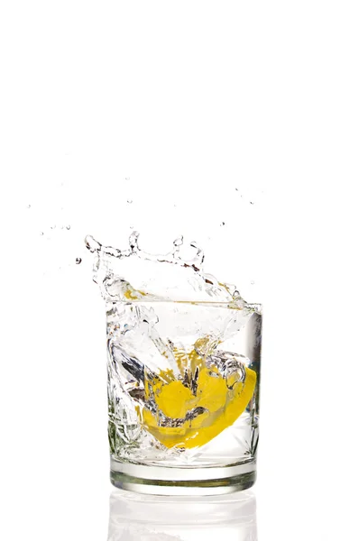 Lemon splashing into martini glass — Stock Photo, Image