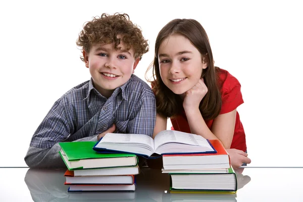 Niños haciendo deberes — Foto de Stock