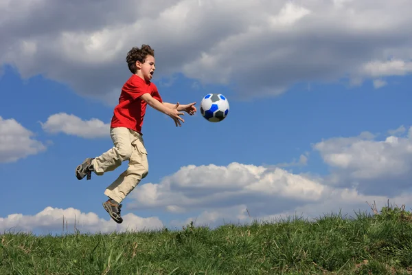 Rapaz com uma bola — Fotografia de Stock