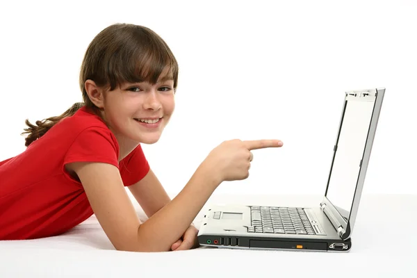 Menina usando laptop — Fotografia de Stock