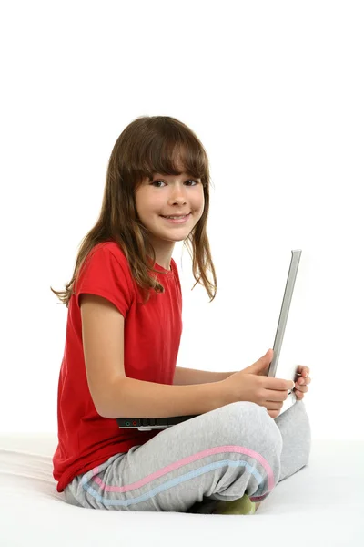 Menina usando laptop — Fotografia de Stock