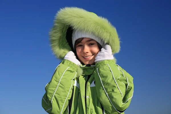 Menina bonita usando casaco de inverno — Fotografia de Stock