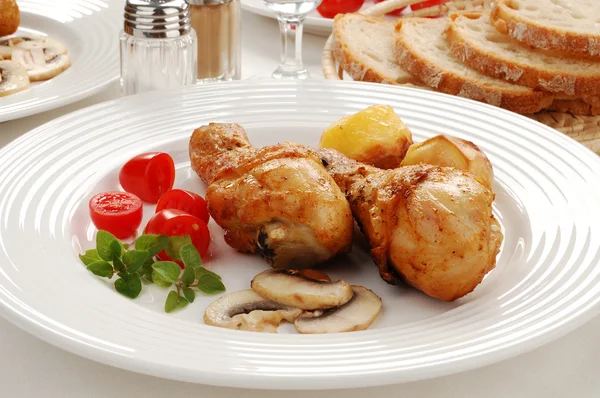 Patas de pollo asadas con verduras — Foto de Stock