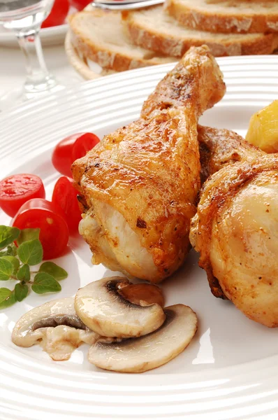 Roasted chicken legs with vegetables — Stock Photo, Image