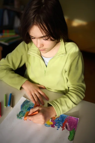 Girl drawing picture — Stock Photo, Image