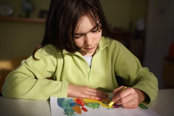 Girl drawing picture — Stock Photo, Image