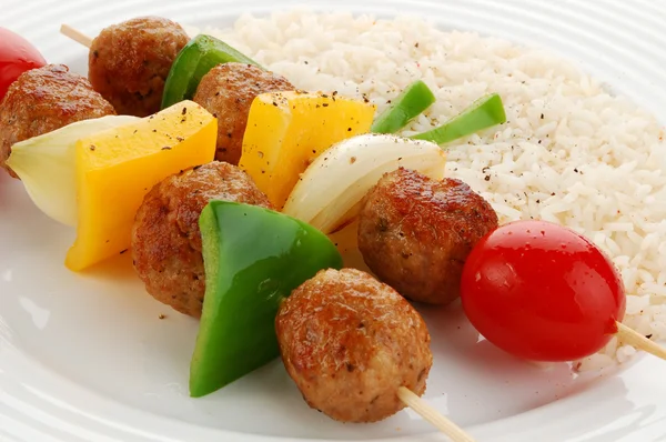 Grilled meat, rice and vegetables — Stock Photo, Image