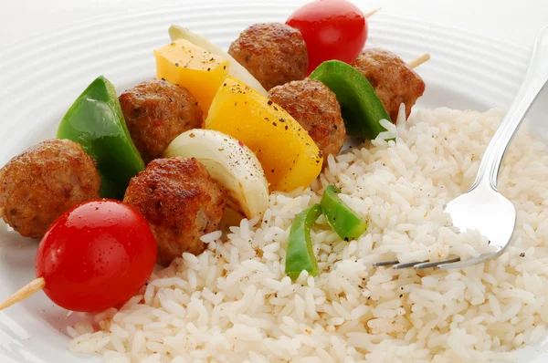 Grilled meat, rice and vegetables — Stock Photo, Image