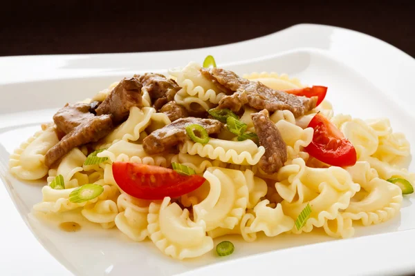 Pasta with roasted meat and vegetables — Stock Photo, Image