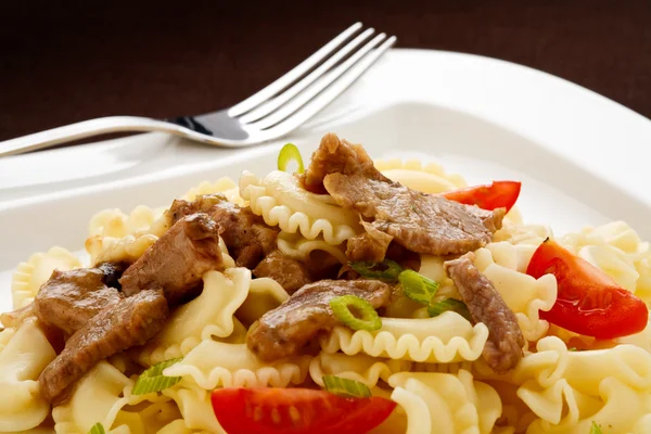 Pasta with roasted meat and vegetables — Stock Photo, Image