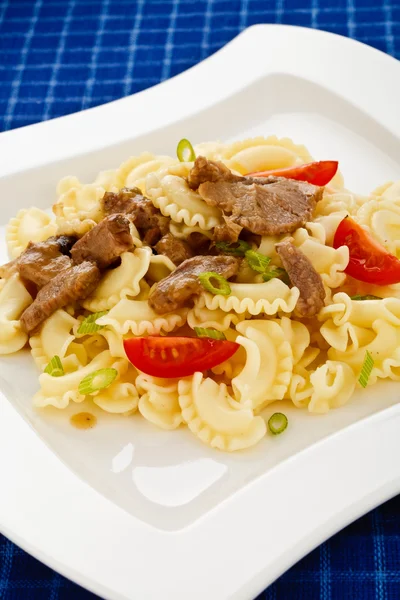 Pasta with roasted meat and vegetables — Stock Photo, Image