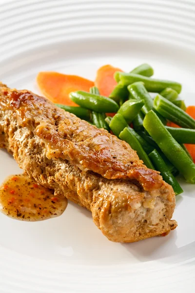 Chuletas y verduras de cerdo —  Fotos de Stock