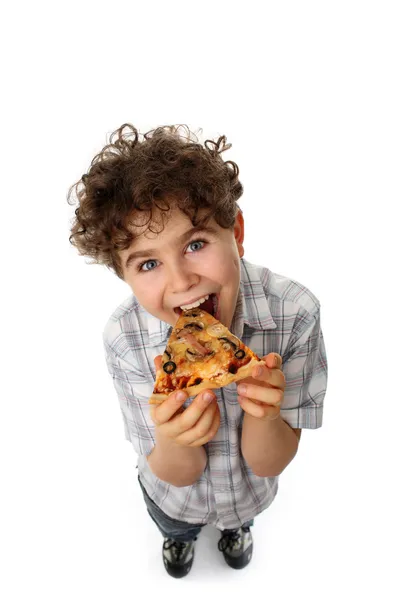 Chłopiec jedzenie pizzy — Zdjęcie stockowe