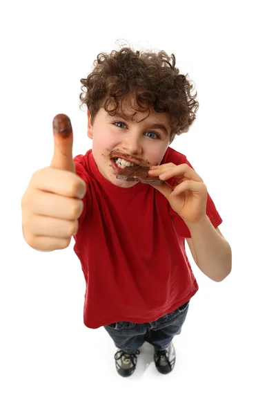 吃巧克力的年轻男孩 — 图库照片