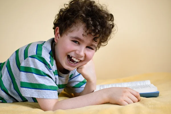 Boy reading book at home — Stock Photo, Image