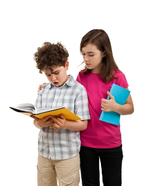 Bambini che leggono libri — Foto Stock