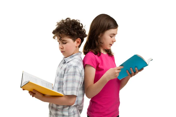 Kinderen die boeken lezen — Stockfoto