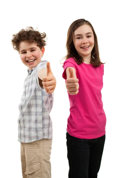 Menino e menina mostrando polegares para cima sinal — Fotografia de Stock