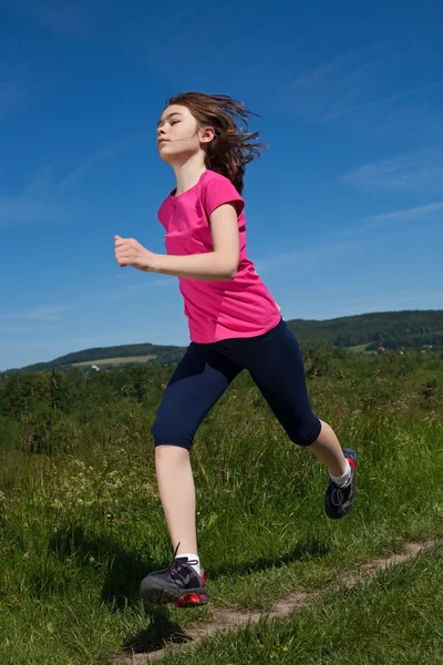 Girl running, jumping outdoors — Stock Photo, Image